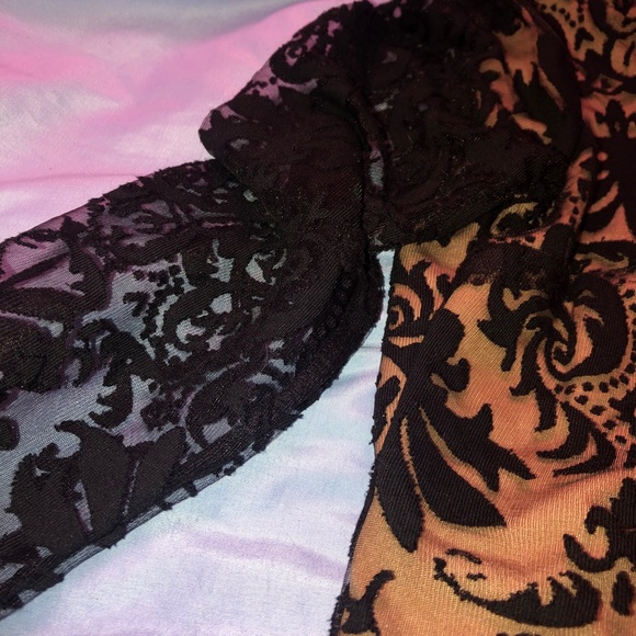 Lace dress - Picture 3 of 5